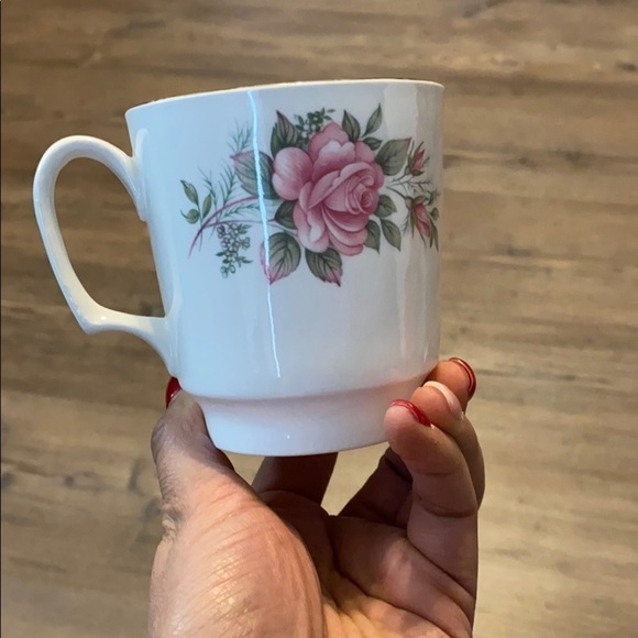 Queen Anne Bone China Floral Tea Cup - Picture 3 of 5